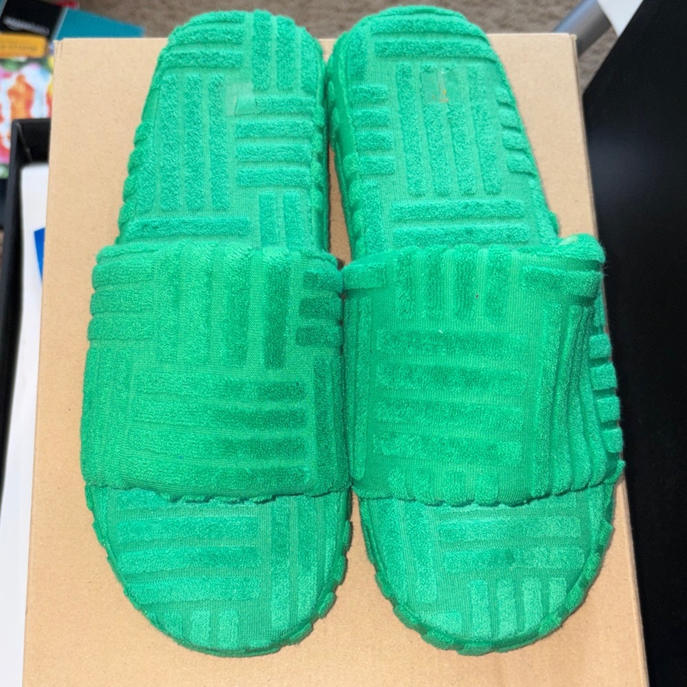 Fashion Nova Vibrant Green Men's Slippers